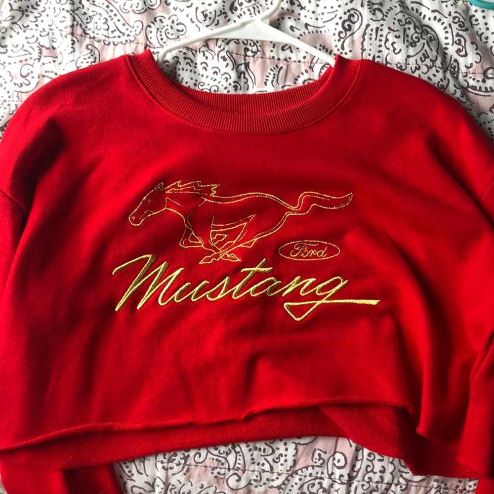 Cropped Mustang Crewneck